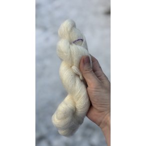 100% Kid Mohair, 50 g 150 meter Hvid