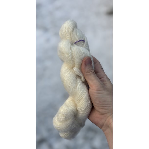 100% Kid Mohair, 50 g 150 meter Hvid