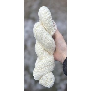 Superwash Merino 75% / Nylon 25%, 100 g 425 meter Hvid