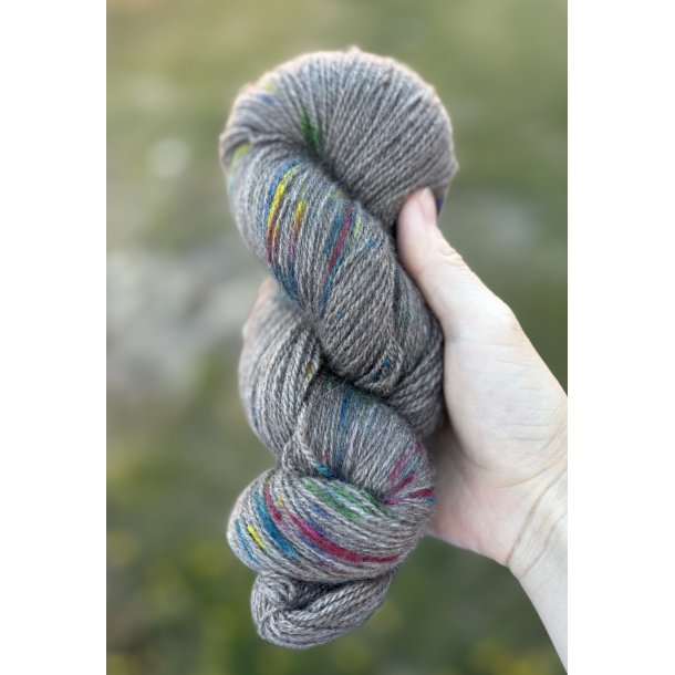 Qiviut Standard Moskusgarn 2 trds lbelngde 360 m, ca. 50 gram Unicorn Speckles