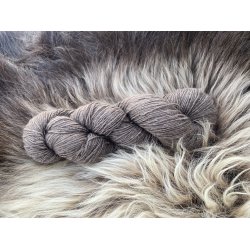 Qiviut Standard Moskusgarn 1-trds lbelngde 400 m, ca. 50 gram Naturfarvet