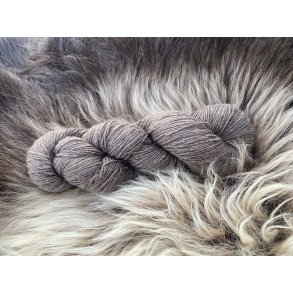 Qiviut Standard Moskusgarn 1-trds lbelngde 400 m, ca. 50 gram Naturfarvet